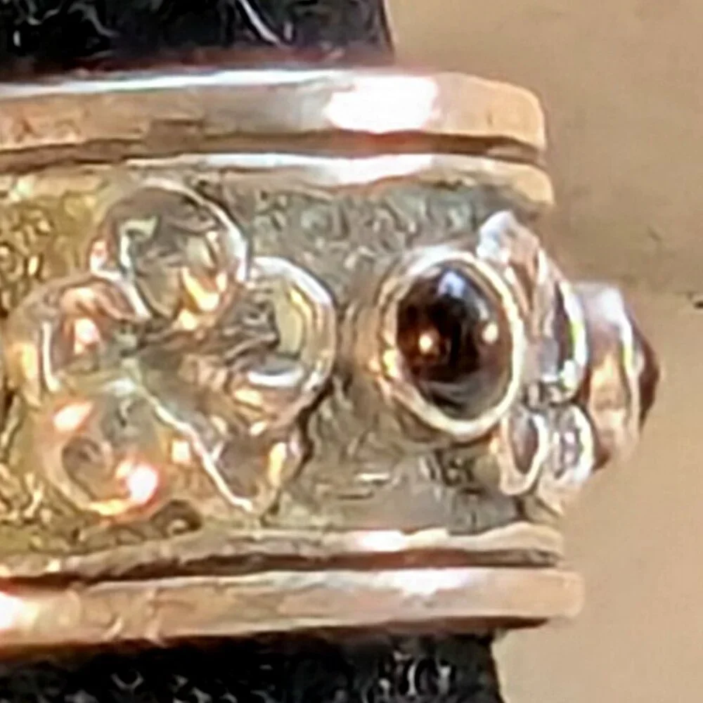 ARMENIAN STERLING SILVER AND GARNET RING - Picture 2 of 5
